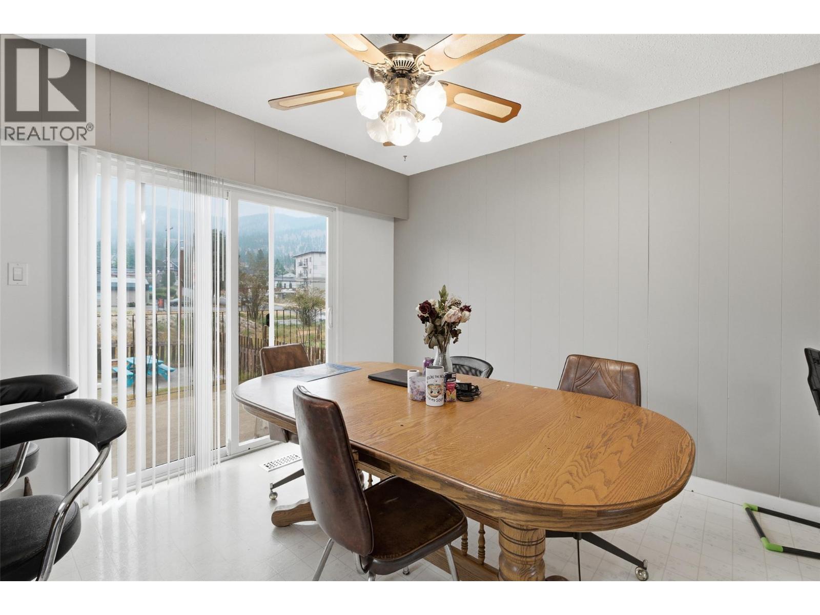 2475 Irvine Avenue - 21
