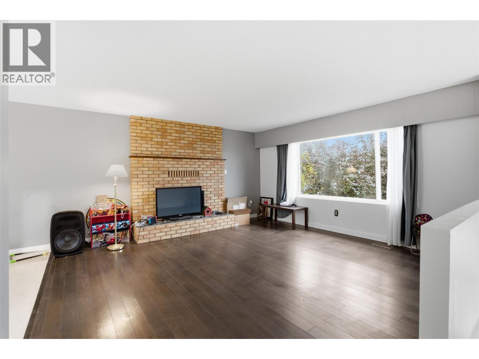 2475 Irvine Avenue - Image 19