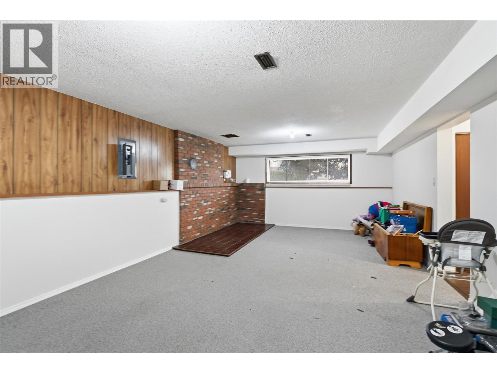 2475 Irvine Avenue - Image 27
