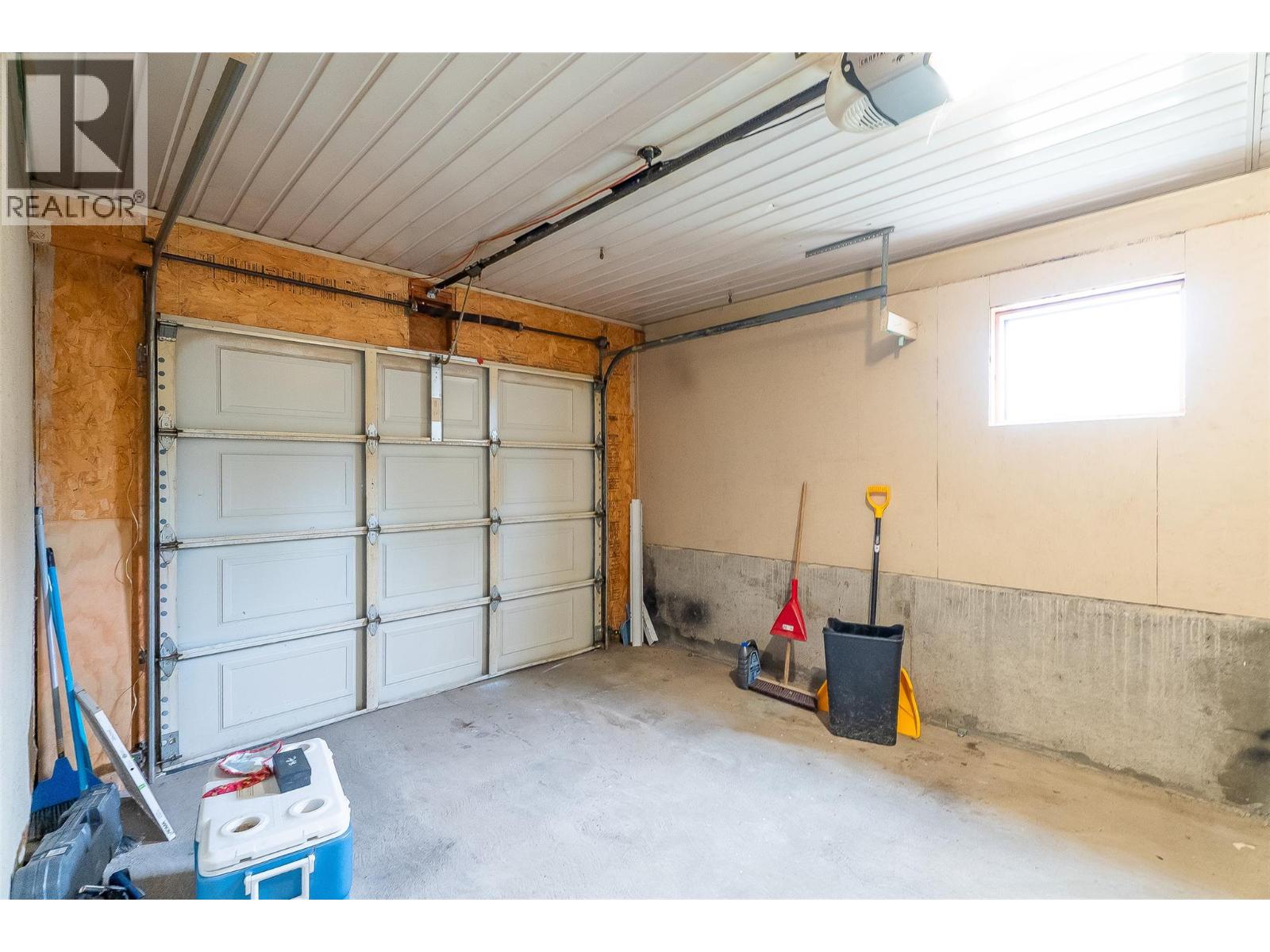 2475 Irvine Avenue - Image 33