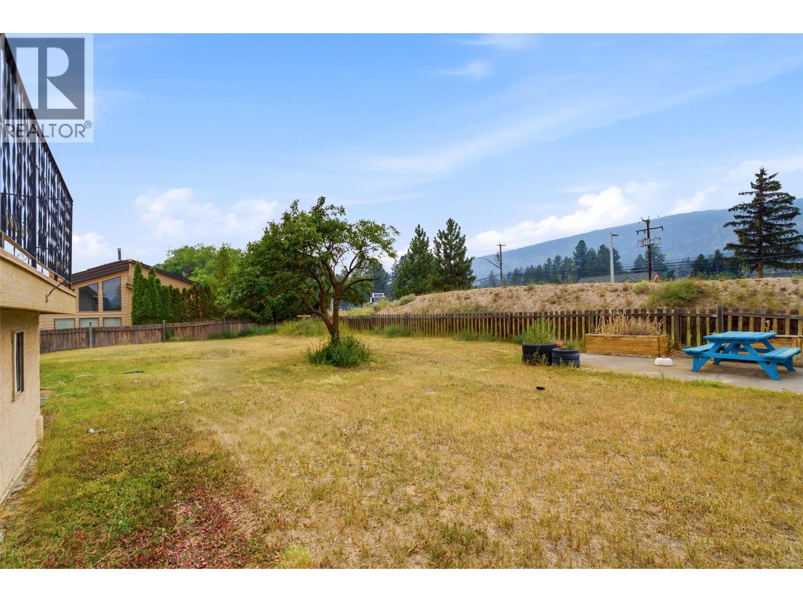 2475 Irvine Avenue - Image 35