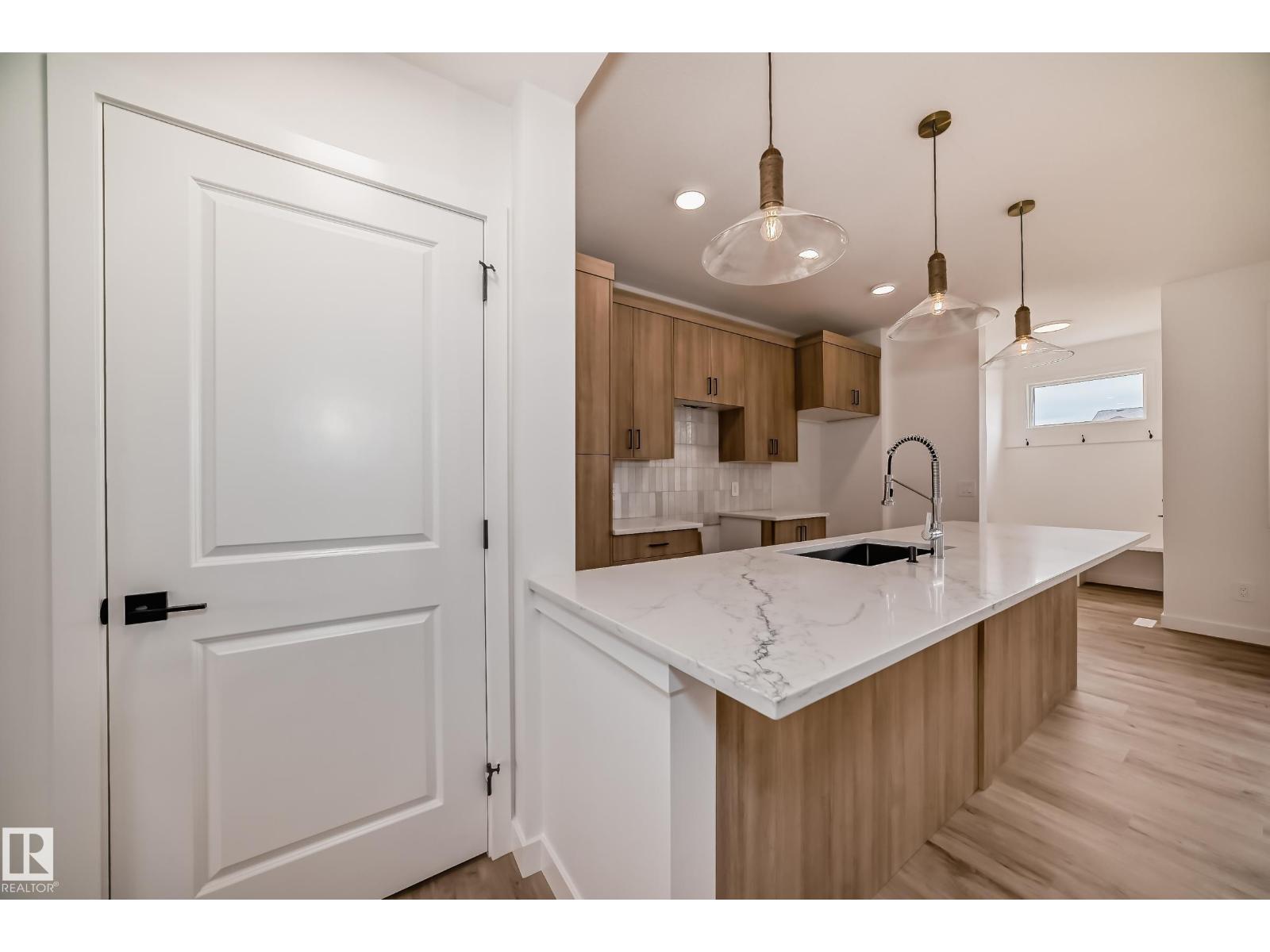 2638 62 ST SW - 11