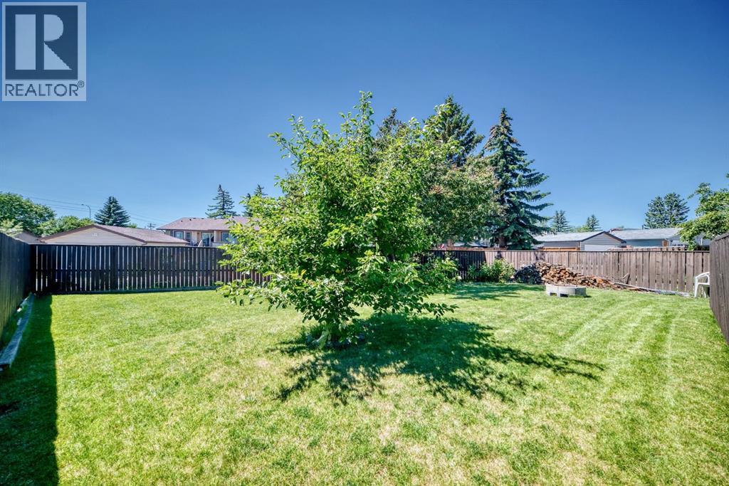 108 Falconridge Close Northeast - Photo 21