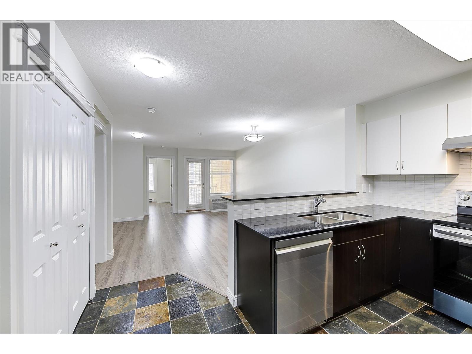 #304 571 Yates Road - 2
