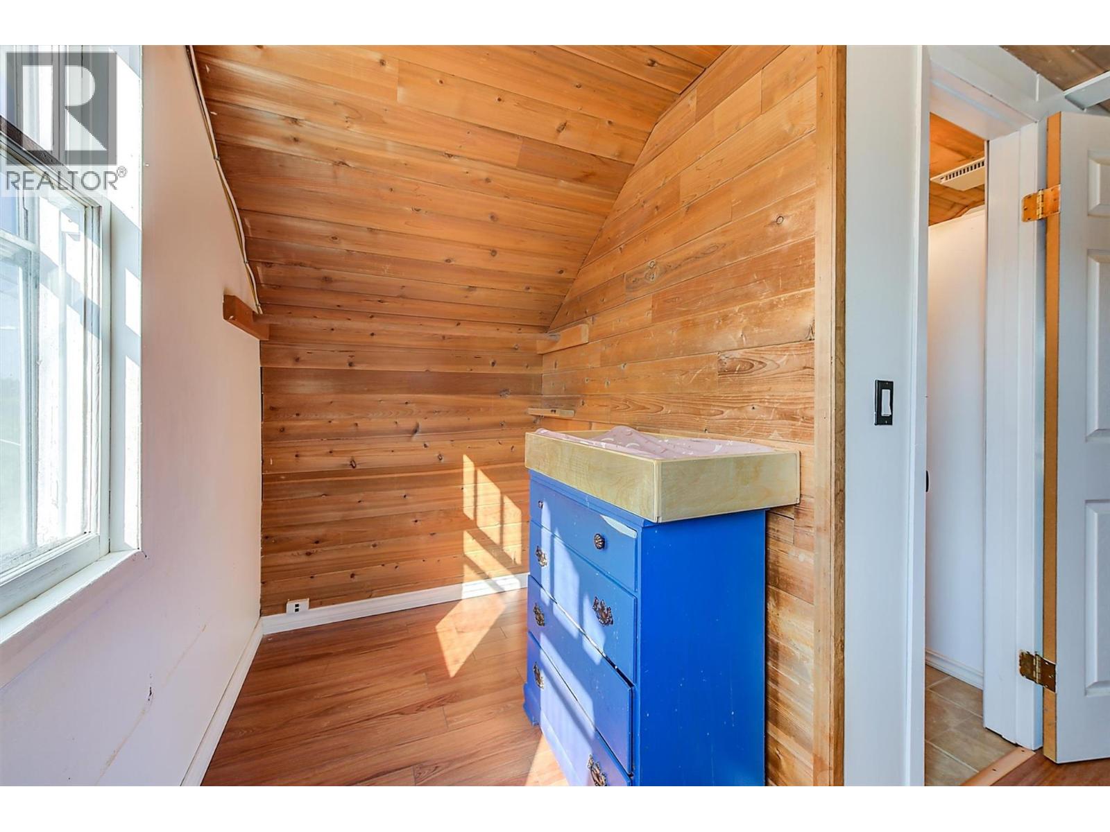 1060 Tataryn Road - 27