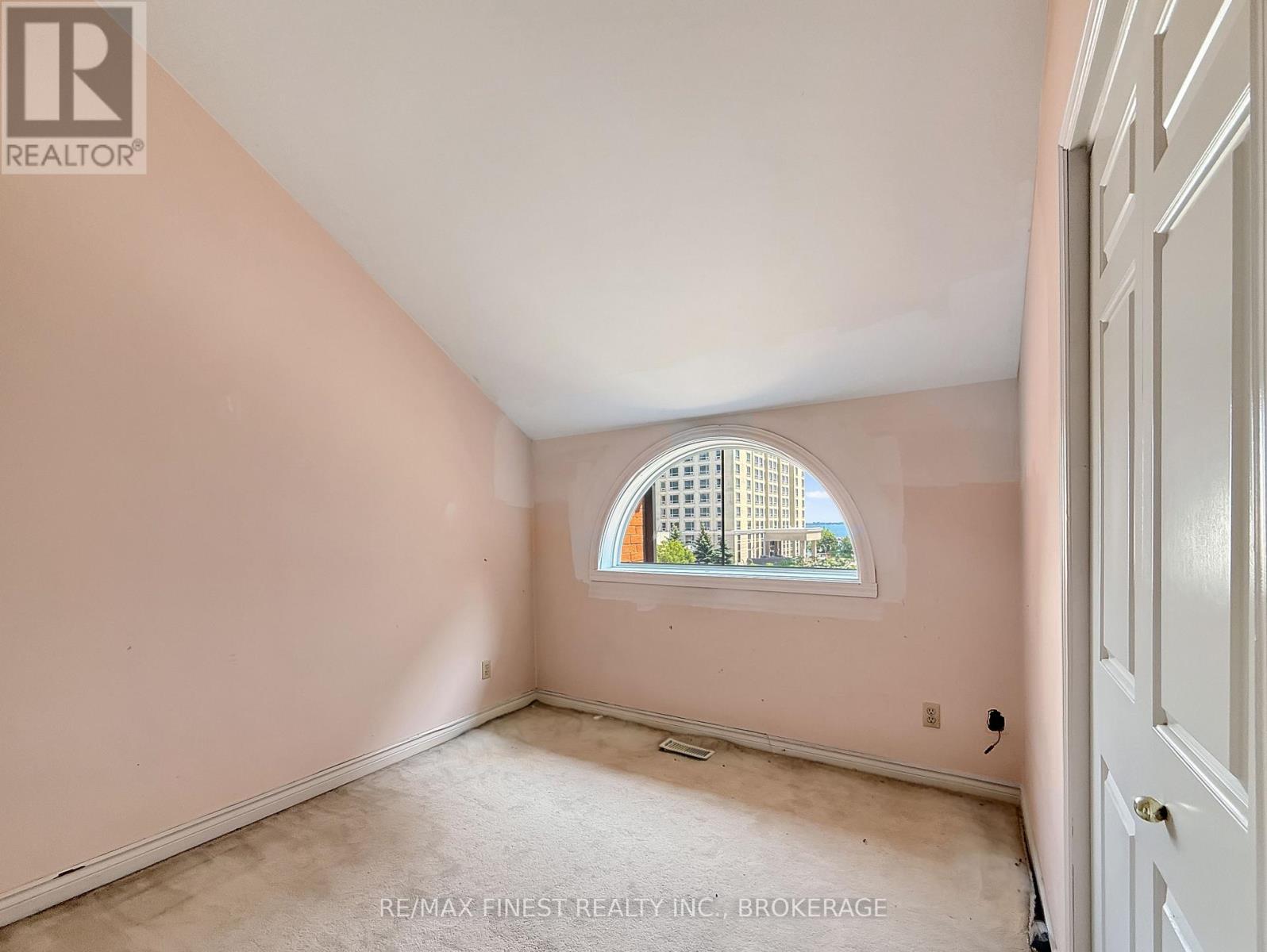 104 ONTARIO STREET - Image 34