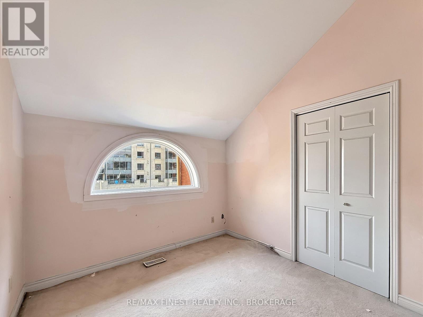 104 ONTARIO STREET - 35