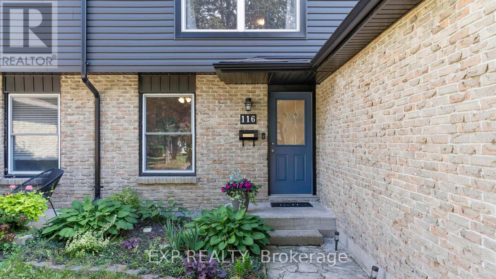 116 GLENROY CRESCENT - 2