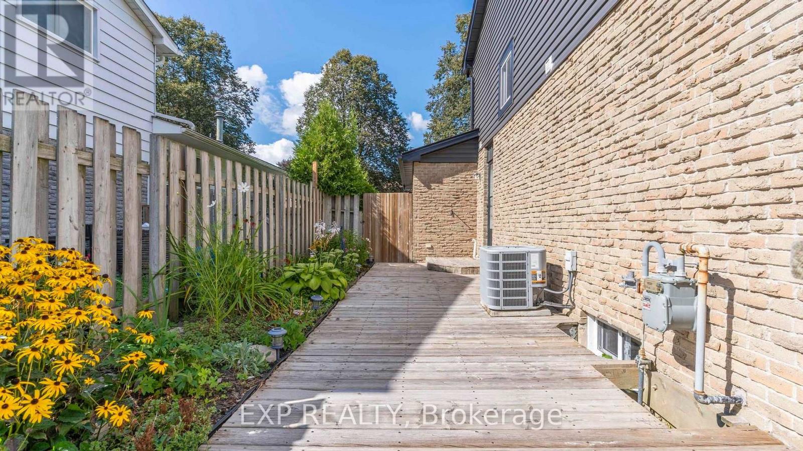 116 GLENROY CRESCENT - Image 37