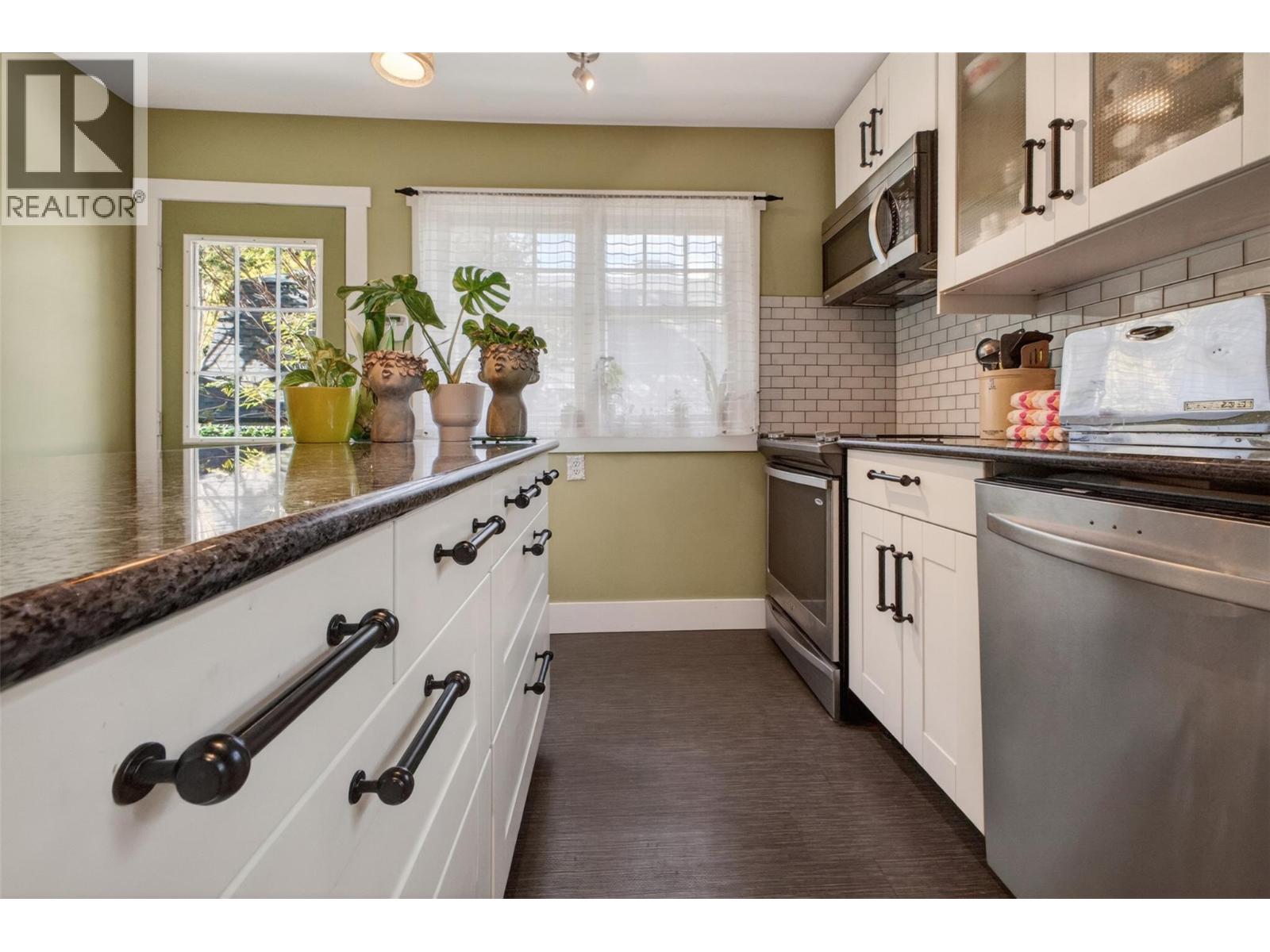 260 Lake Avenue - 36