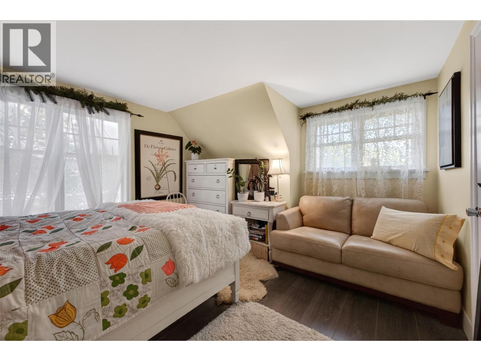 260 Lake Avenue - 52