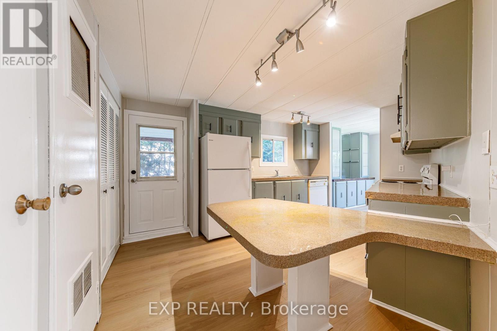 21 MAPLEWOOD AVENUE - 22