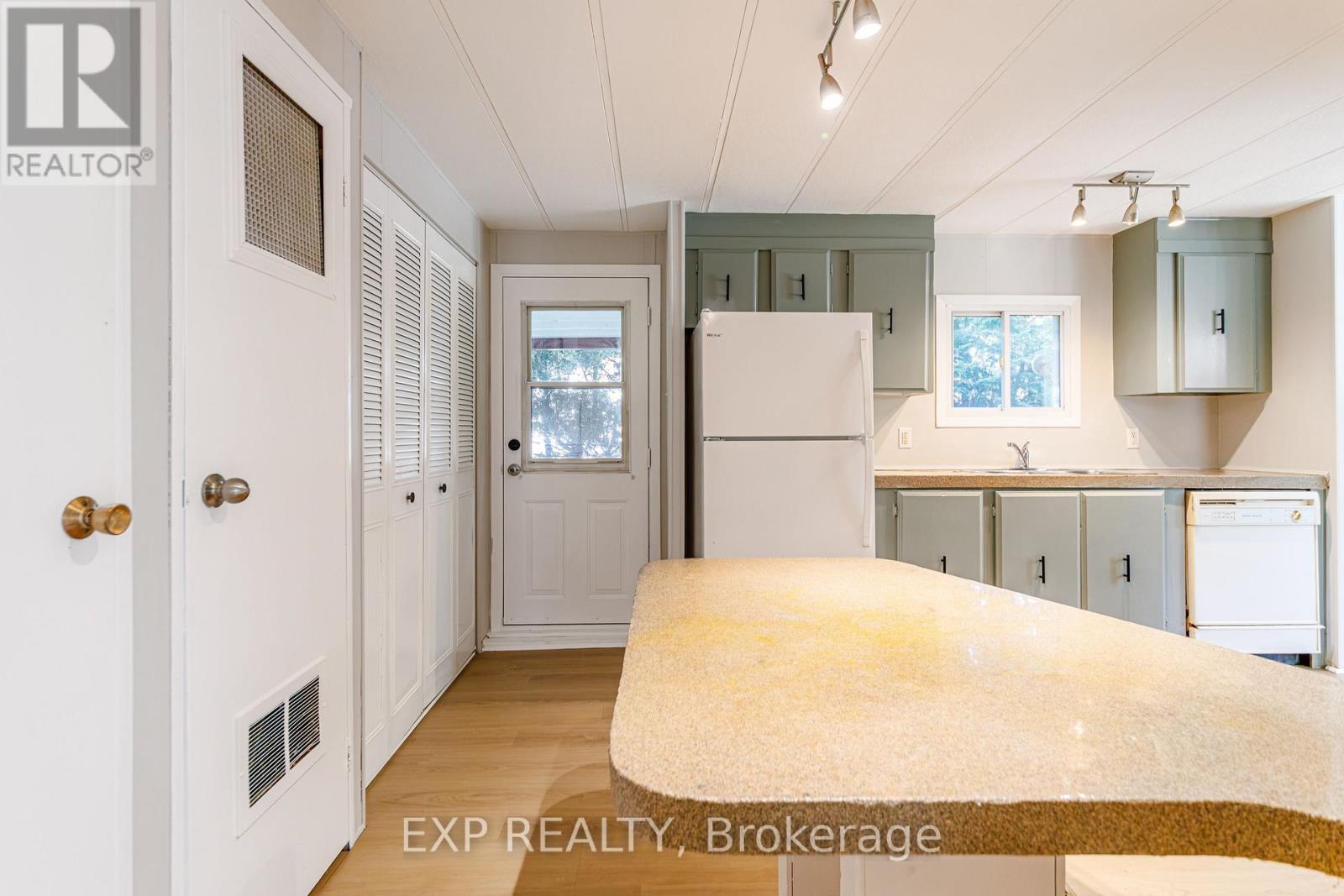 21 MAPLEWOOD AVENUE - 23