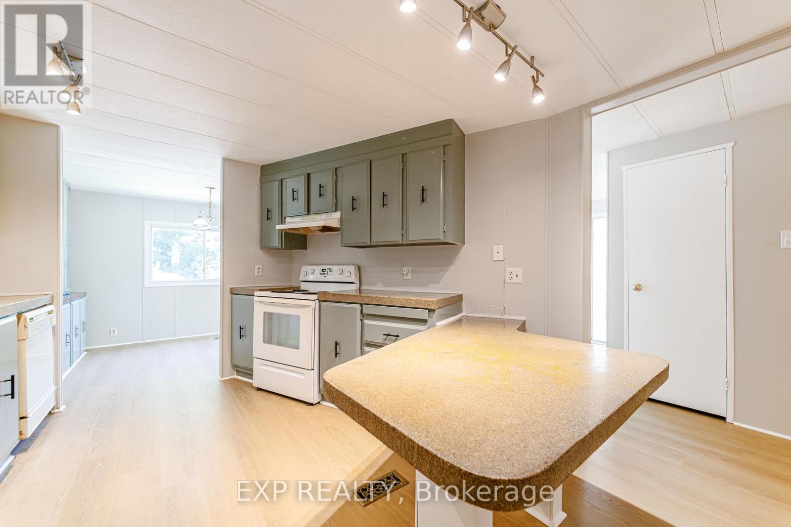 21 MAPLEWOOD AVENUE - 24