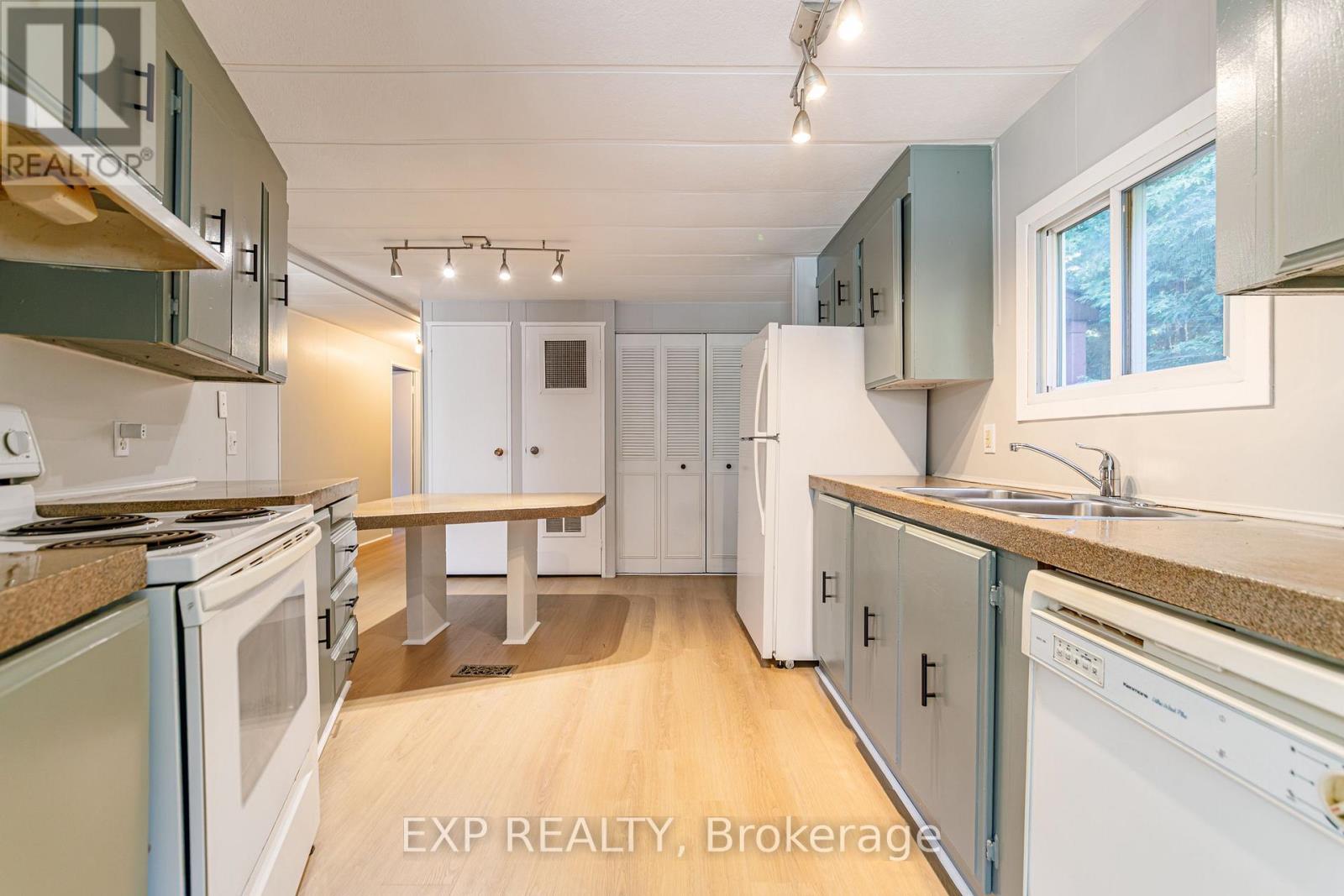 21 MAPLEWOOD AVENUE - 25