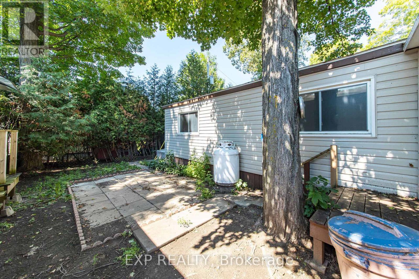 21 MAPLEWOOD AVENUE - 28