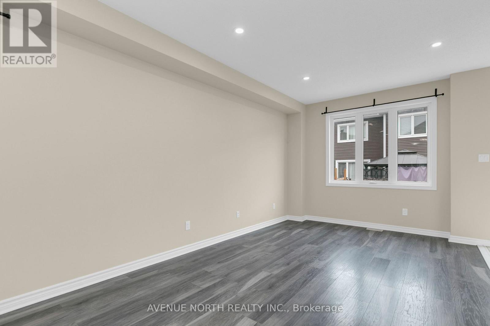 940 KILBIRNIE DRIVE - 20