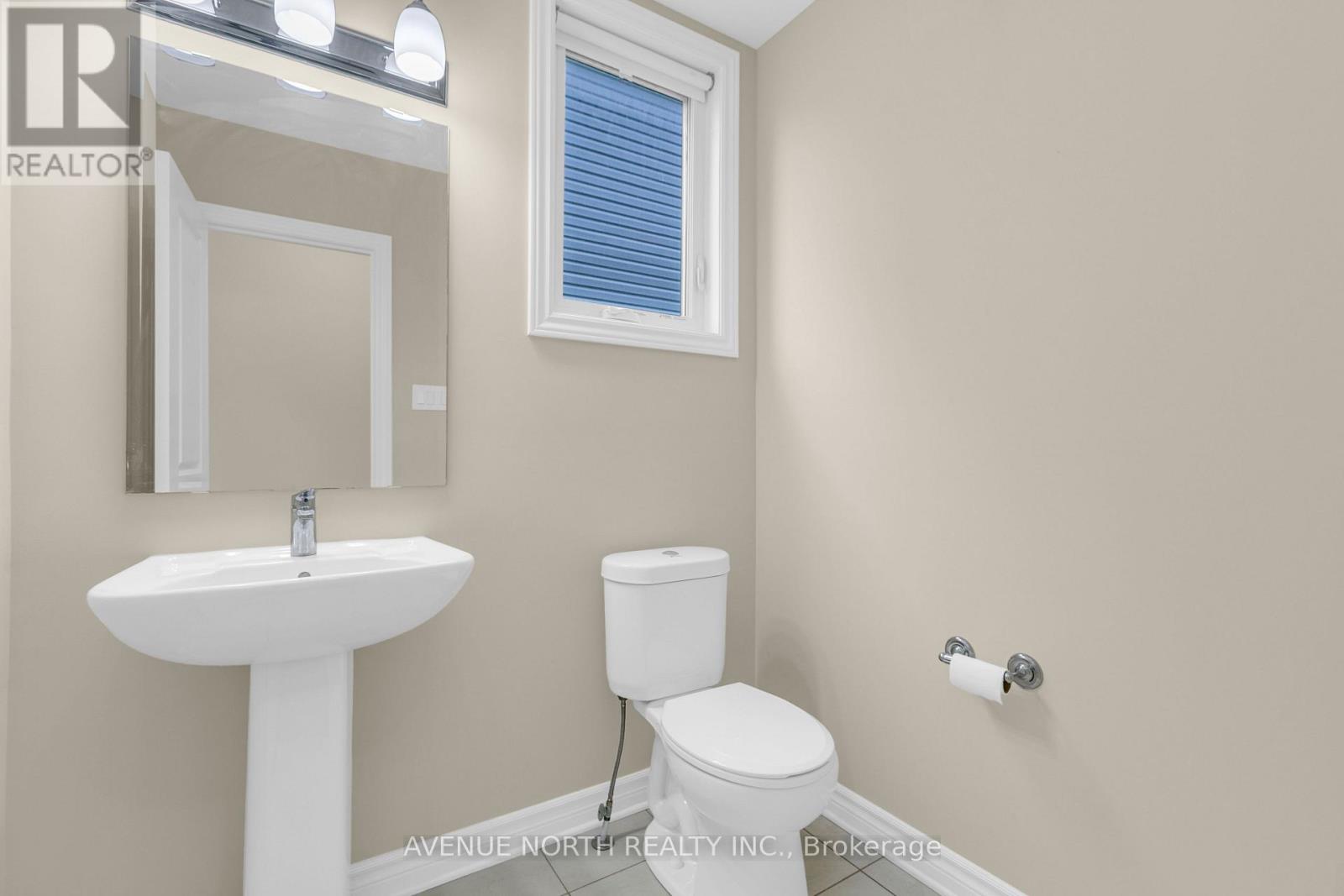 940 KILBIRNIE DRIVE - 28