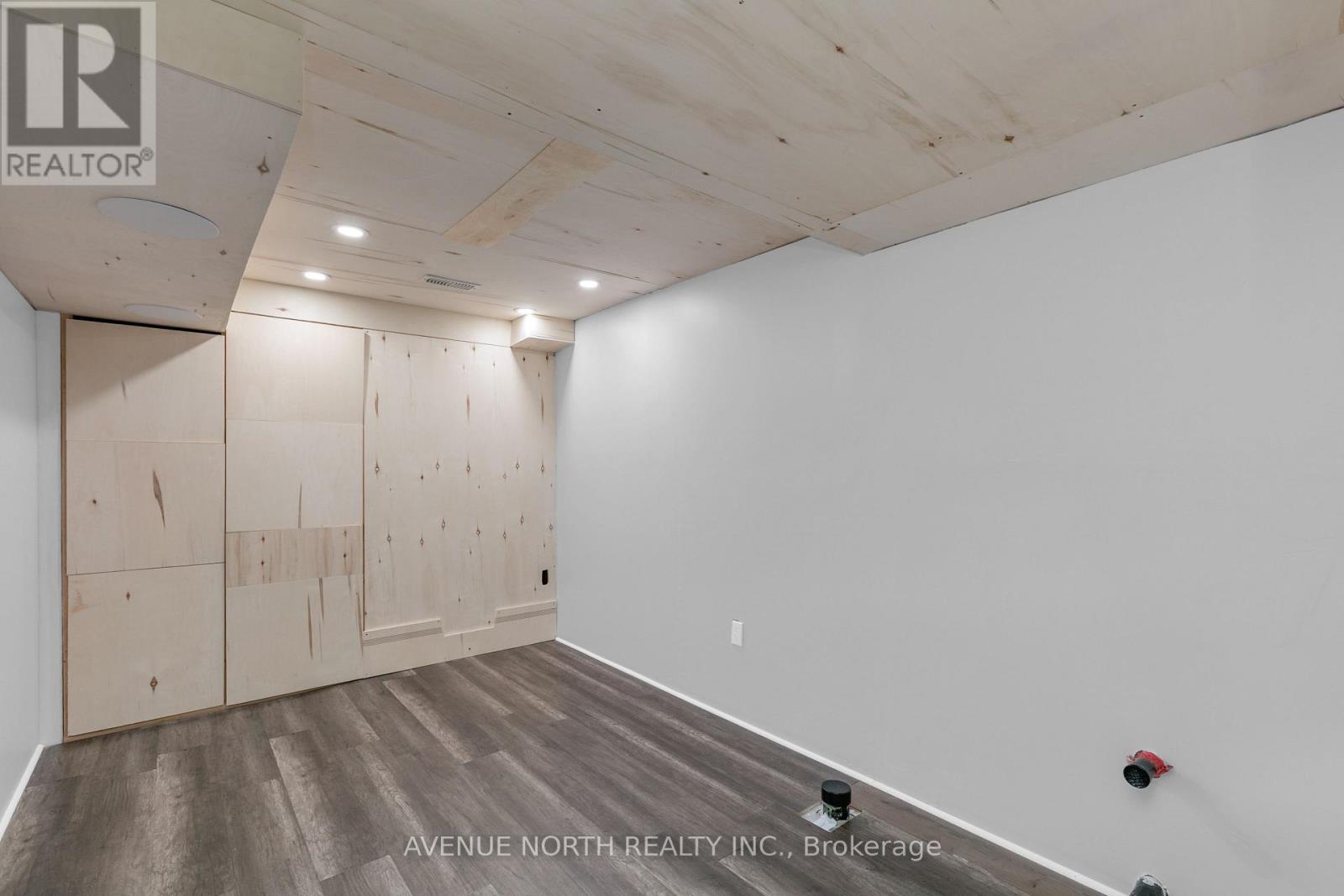 940 KILBIRNIE DRIVE - 46