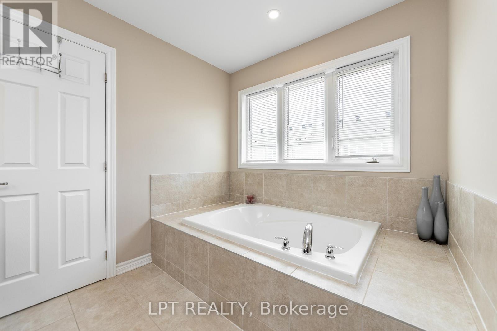 4 Bed, 4 Bath House for Sale in Ottawa – 908 PEDIGREE STREET, Ottawa – MLS# X13651790 - Image 20
