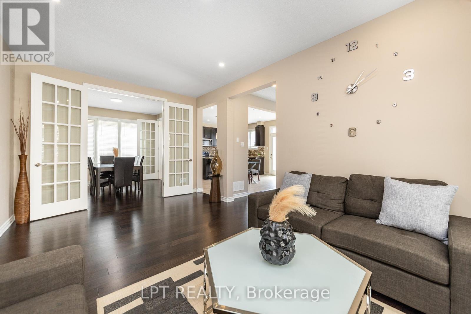 908 PEDIGREE STREET - 4