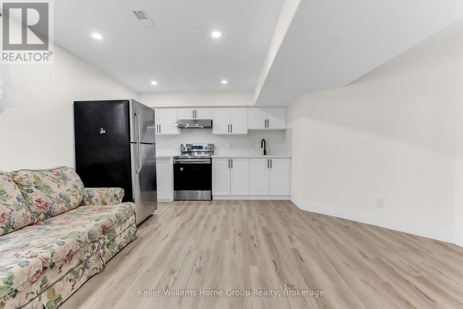 148 CLAIRFIELDS DRIVE W - 36