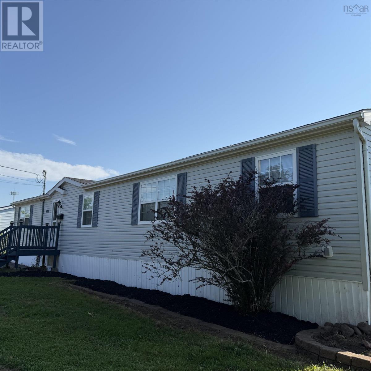 533 YOUNG Street, Truro — photo 2