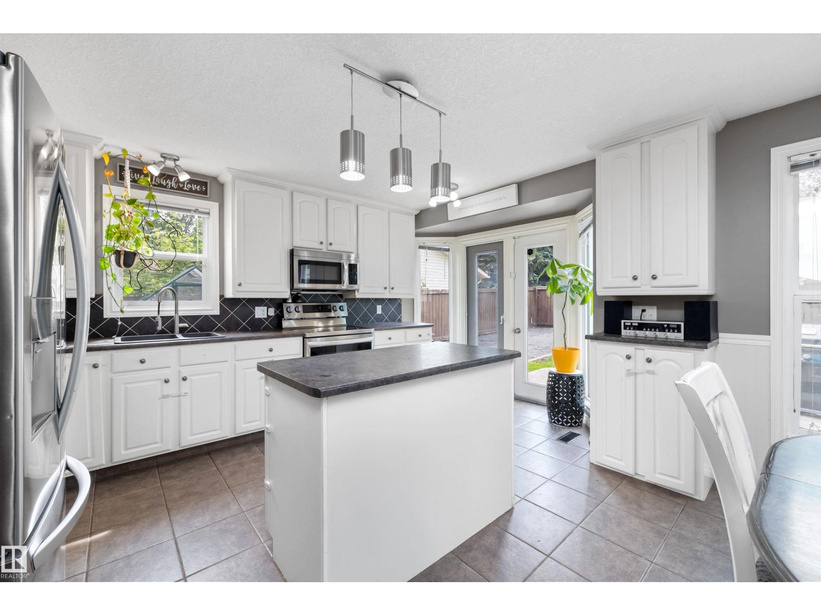 197 GREENWOOD DR - 14