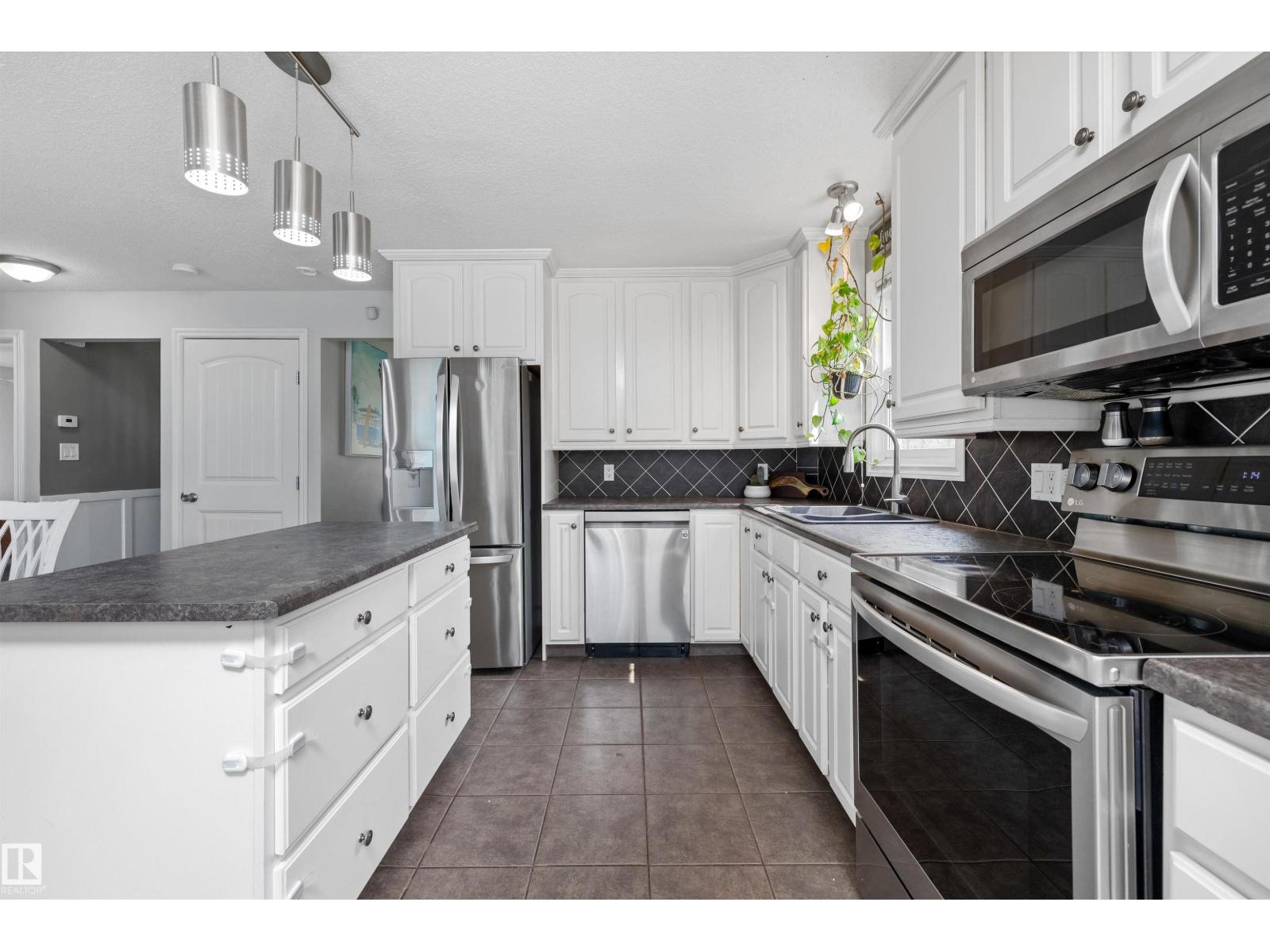 197 GREENWOOD DR - 17