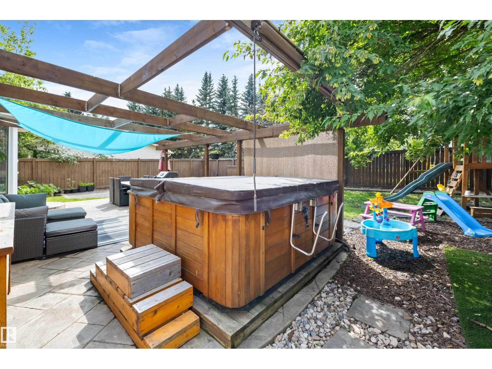197 GREENWOOD DR - 53