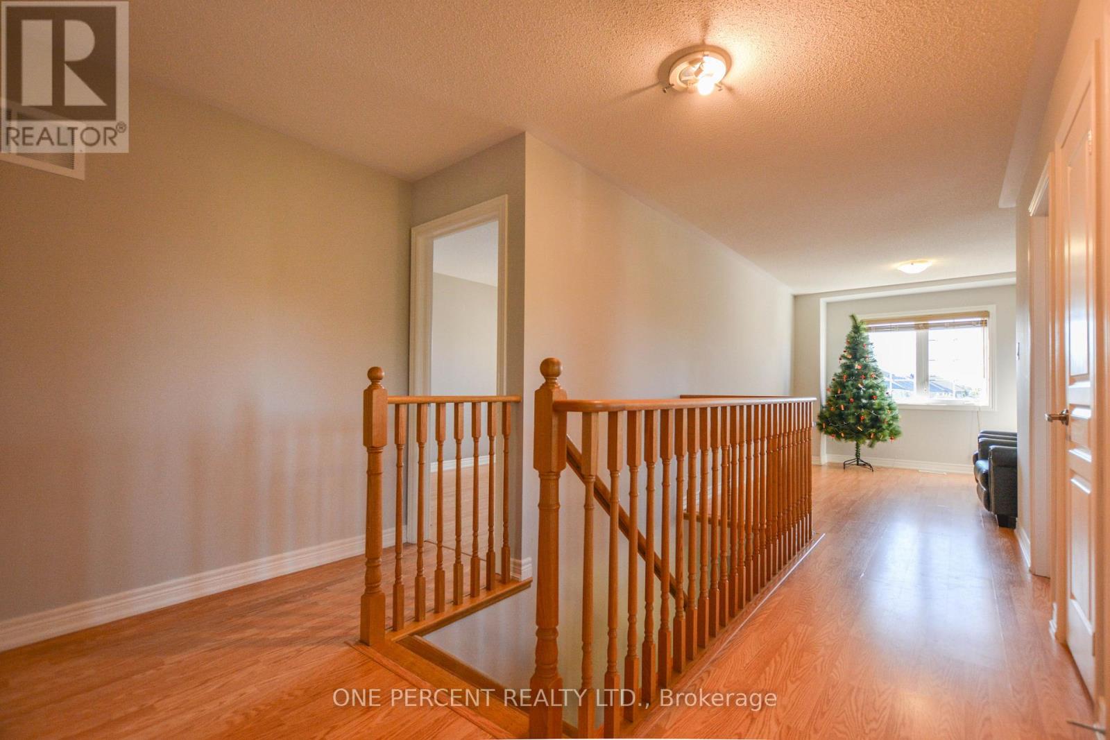 85 BENJAMIN HOOD CRESCENT - 22