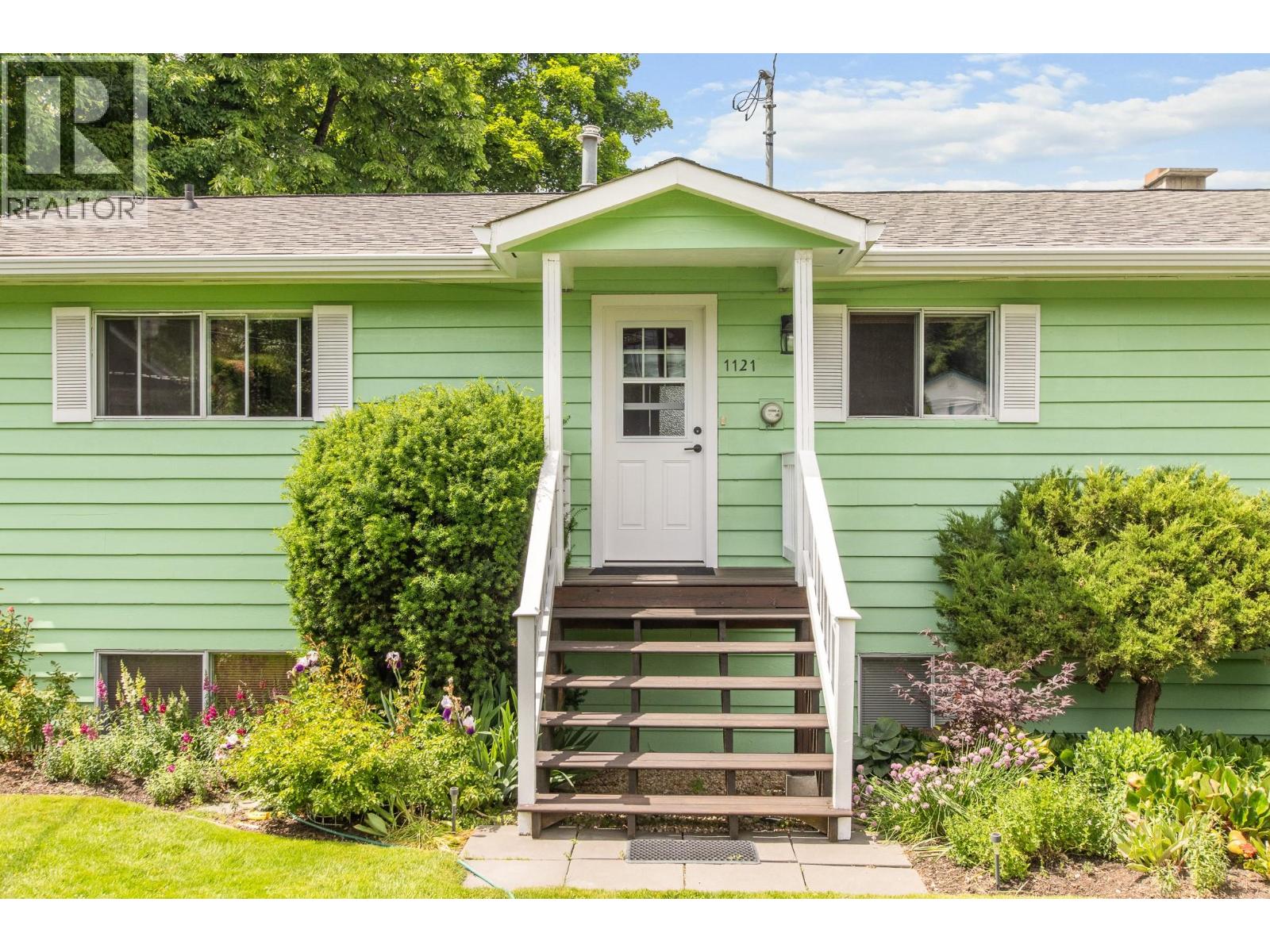 1121 15 Street SE - 2