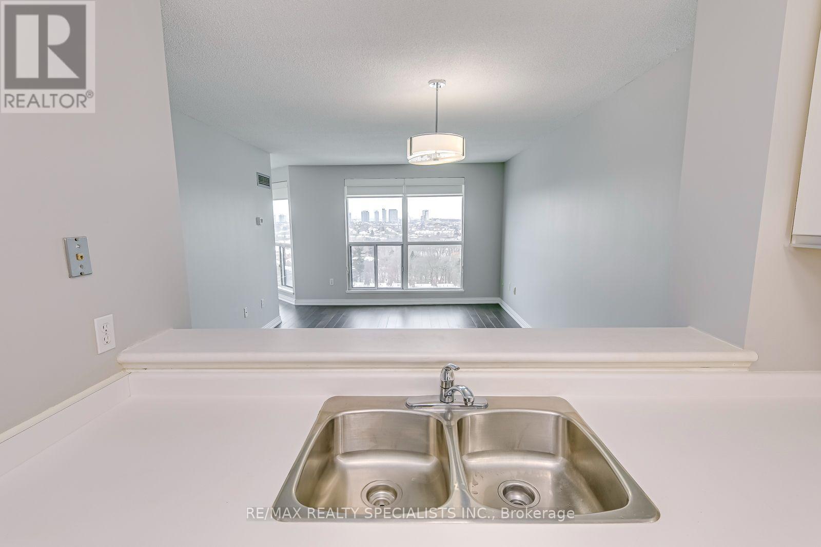 #1605 2177 BURNHAMTHORPE ROAD W - 13
