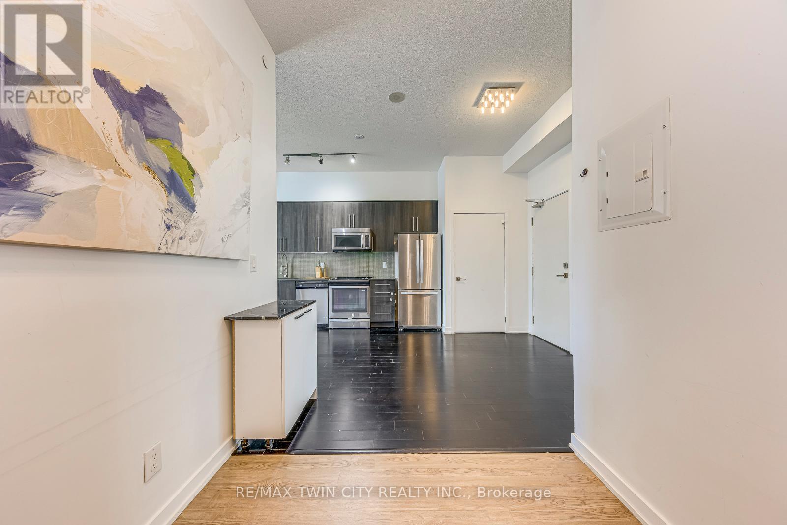 #511 510 CURRAN PLACE - 13