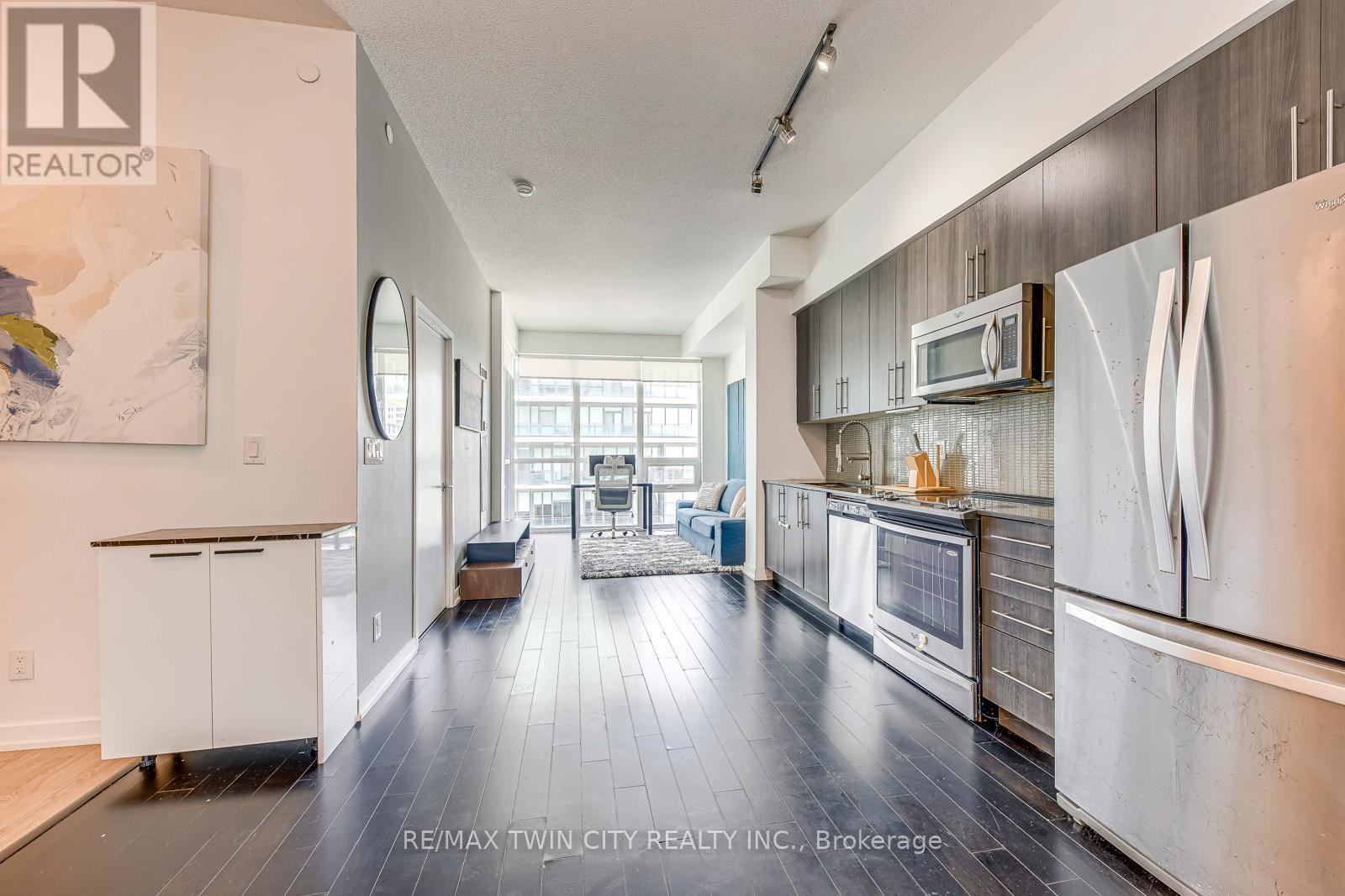 #511 510 CURRAN PLACE - 14