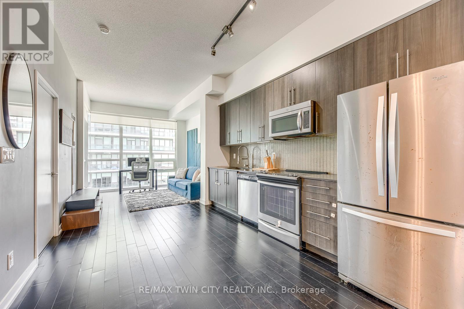 #511 510 CURRAN PLACE - 15