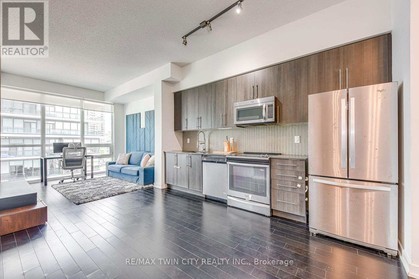 #511 510 CURRAN PLACE - 16