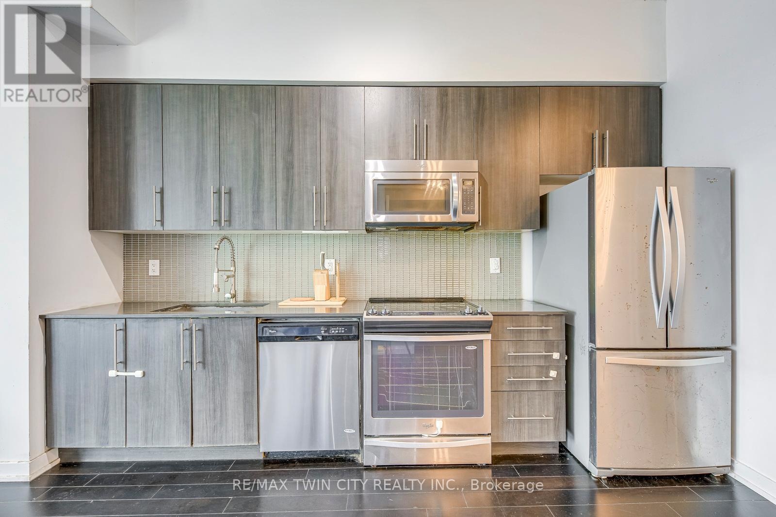 #511 510 CURRAN PLACE - 17