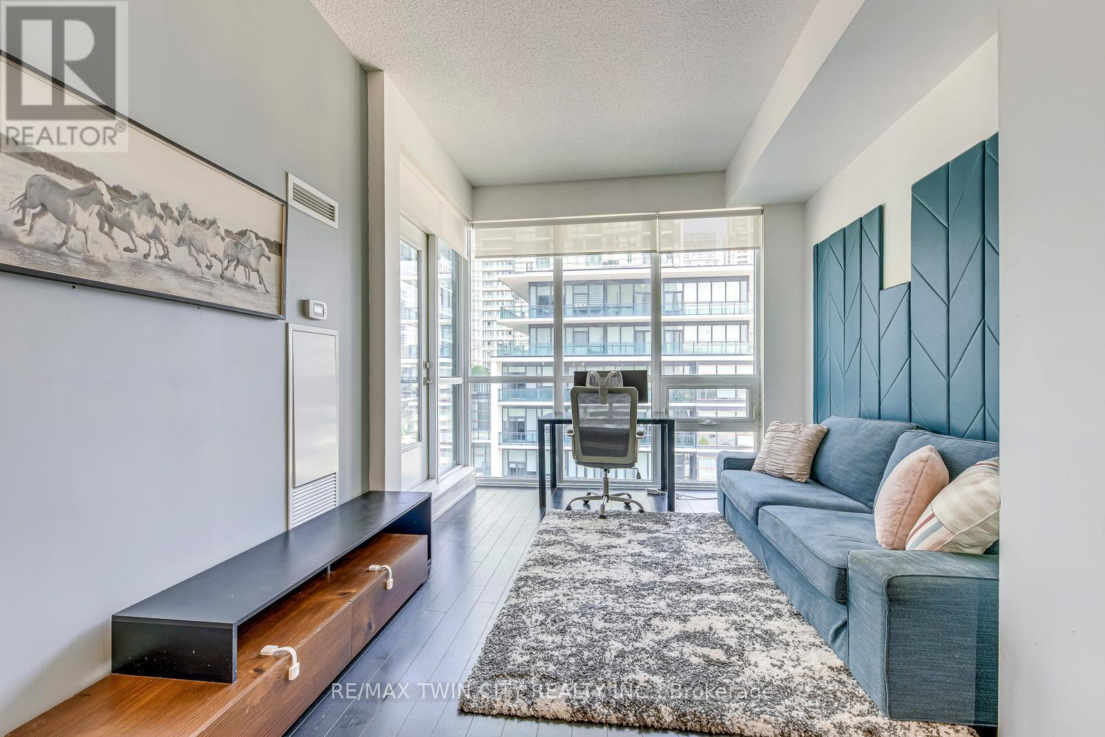 #511 510 CURRAN PLACE - 19