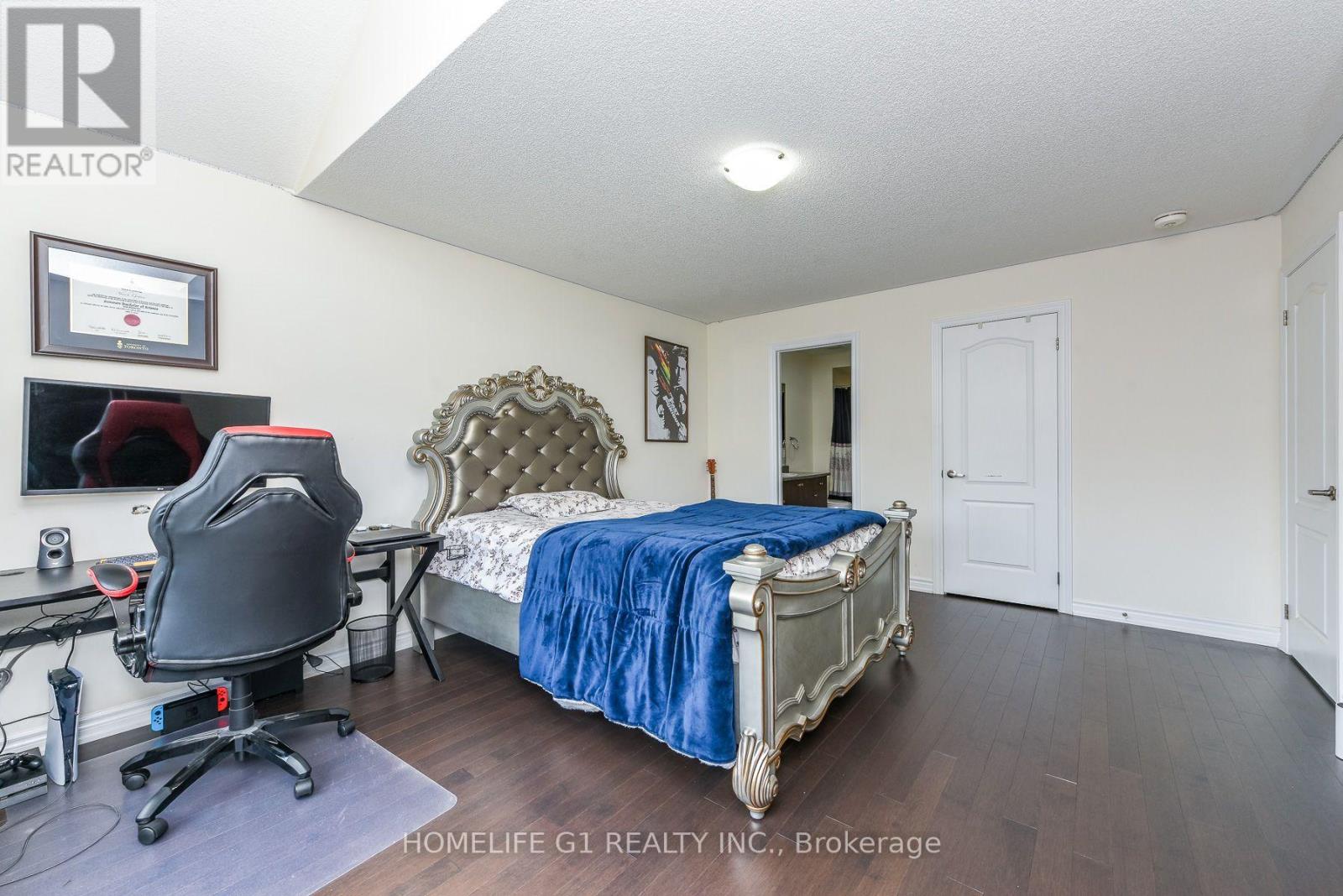 18 FASCINATION STREET - 13