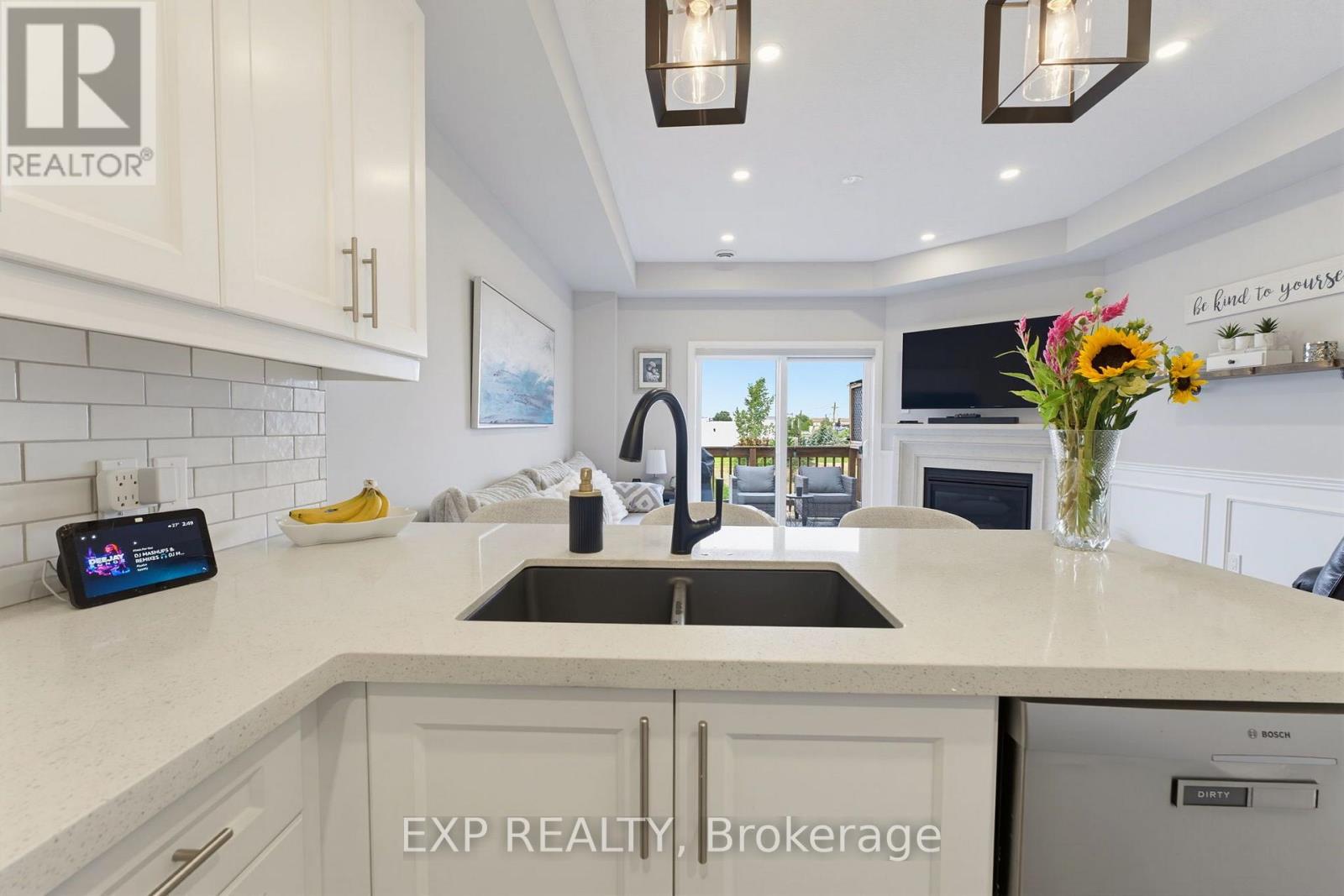 74 LAGUNA VILLAGE CRESCENT - 11