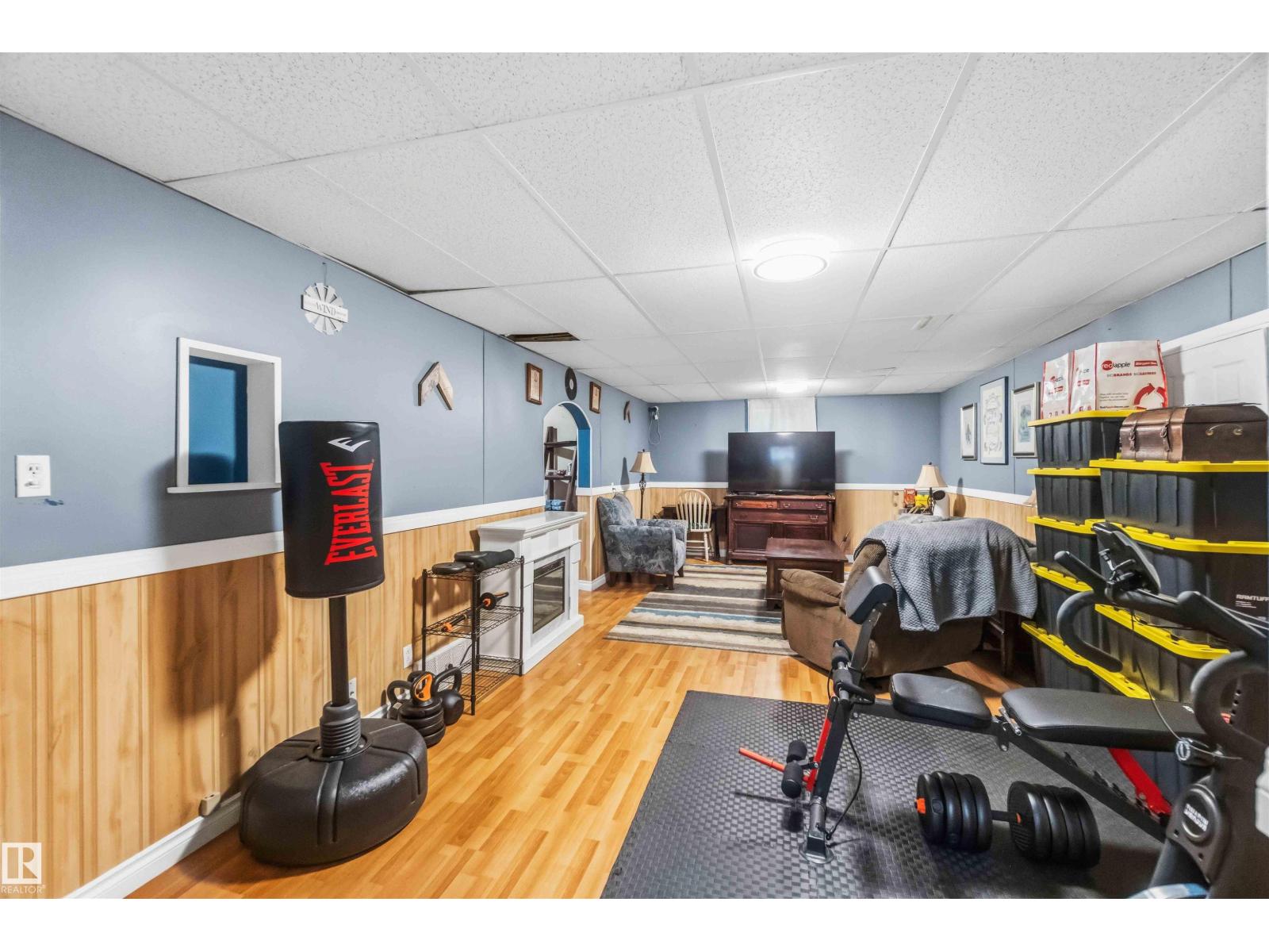 10144 105 ST - 32