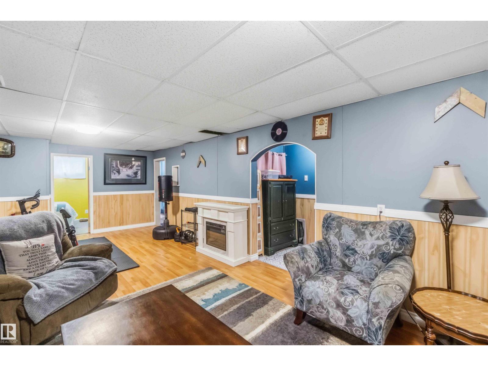 10144 105 ST - 35