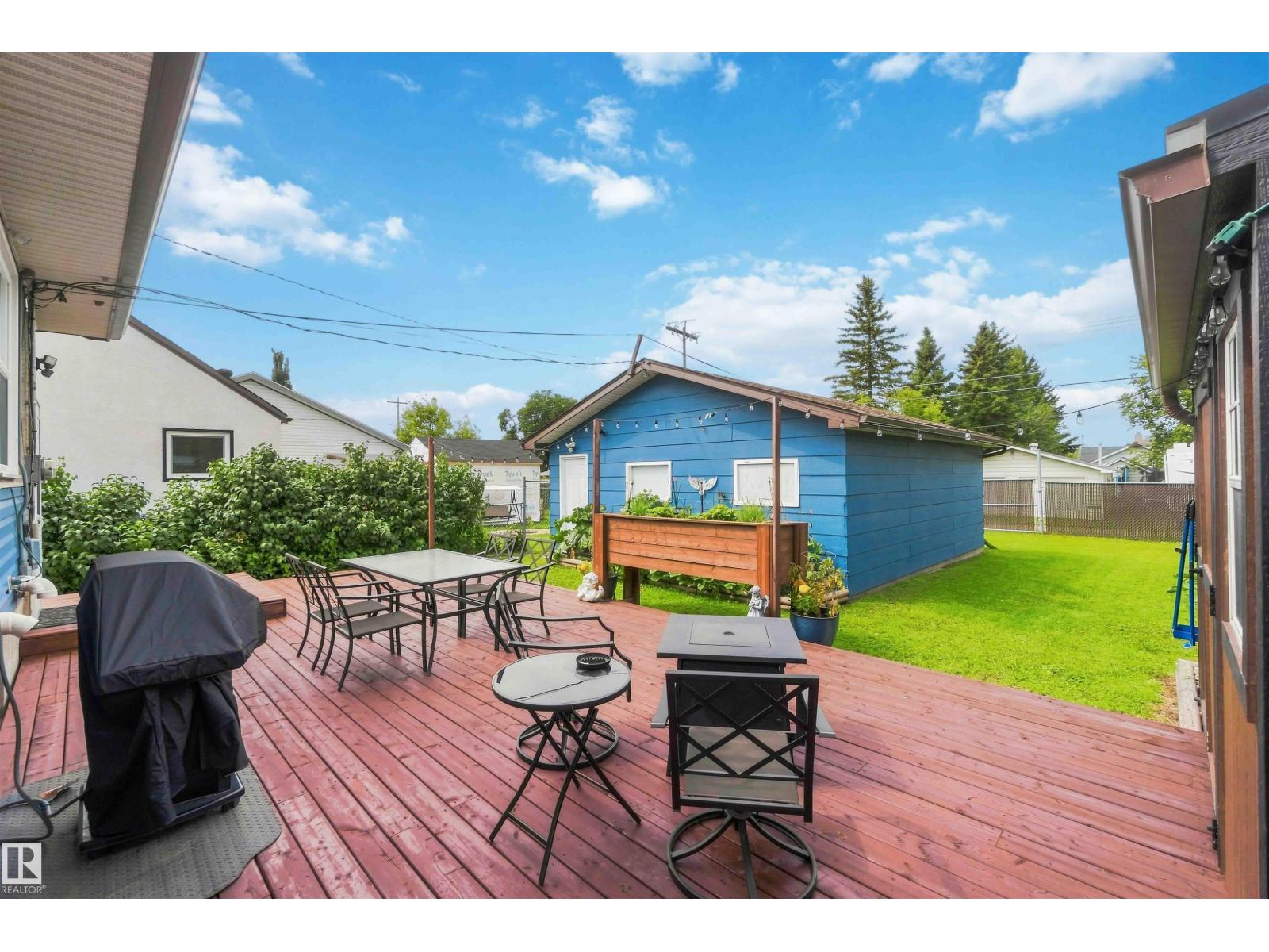 10144 105 ST - 44