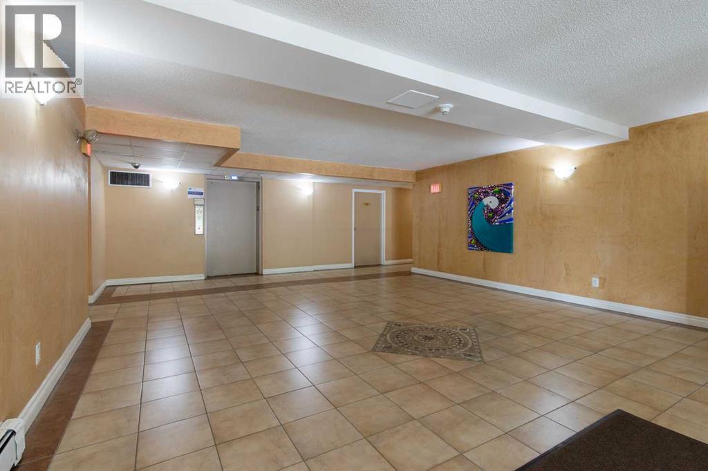 #418 5 Berkeley Place W - Image 4