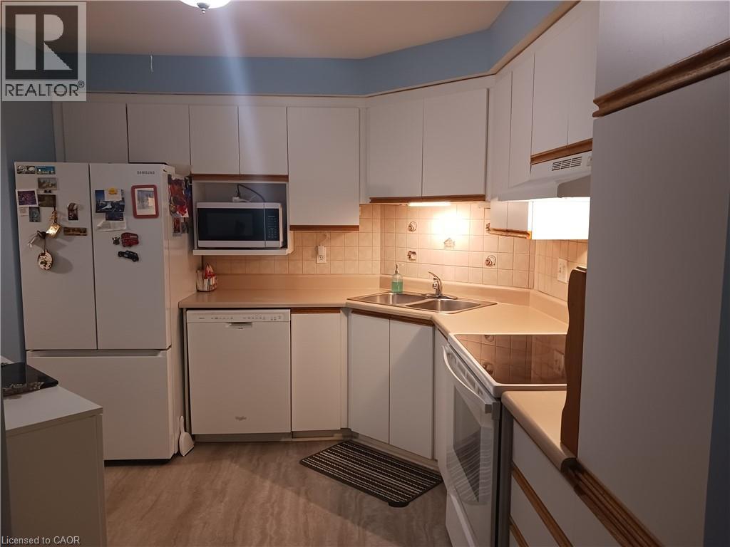 #108 8 HURON Street - 10