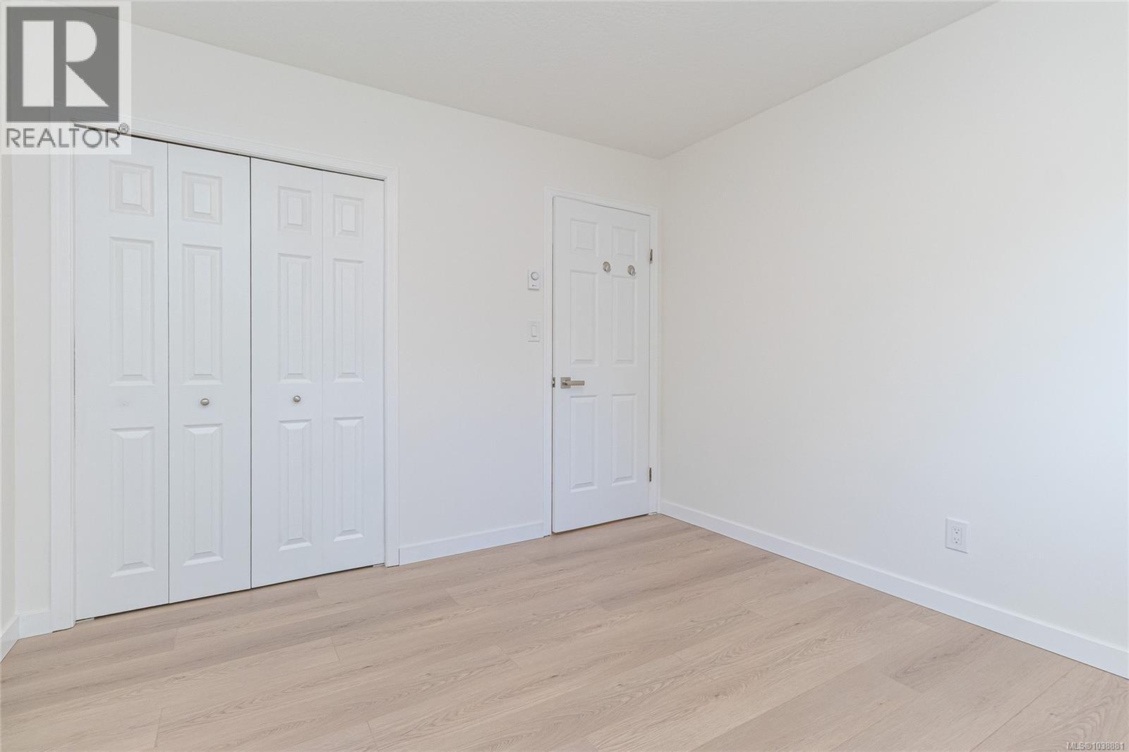 1389 Hastings St - 29