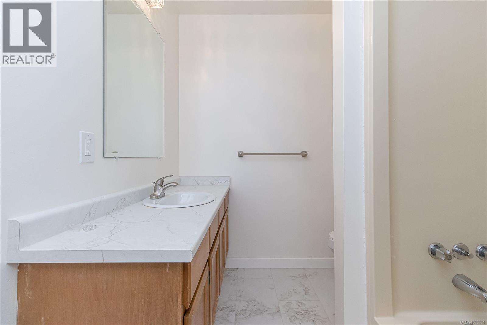 1389 Hastings St - Image 31