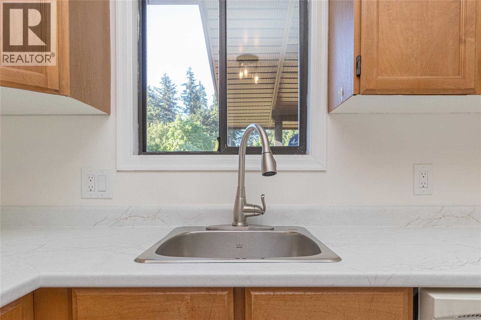 1389 Hastings St - 9