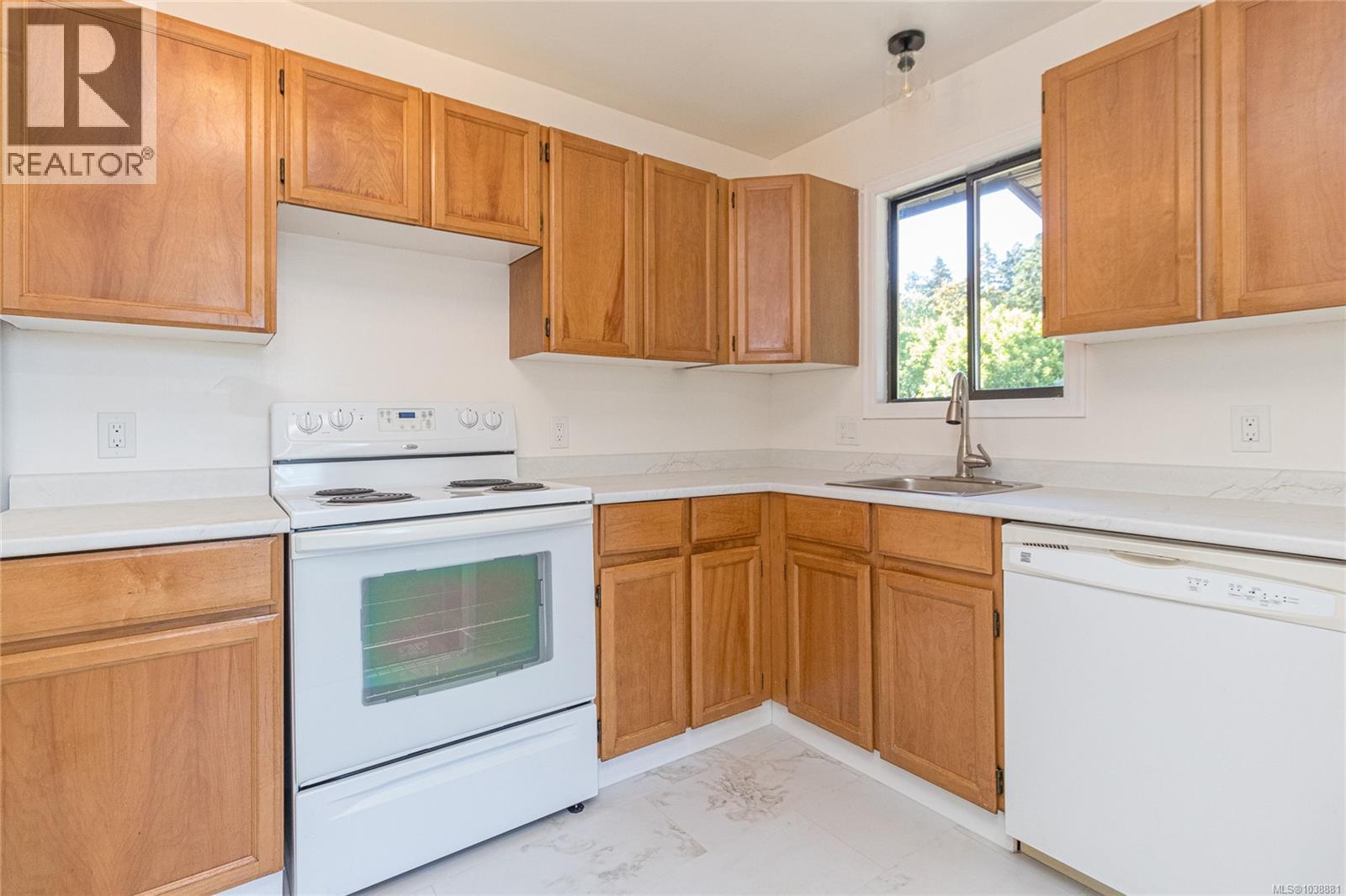 1389 Hastings St - 8